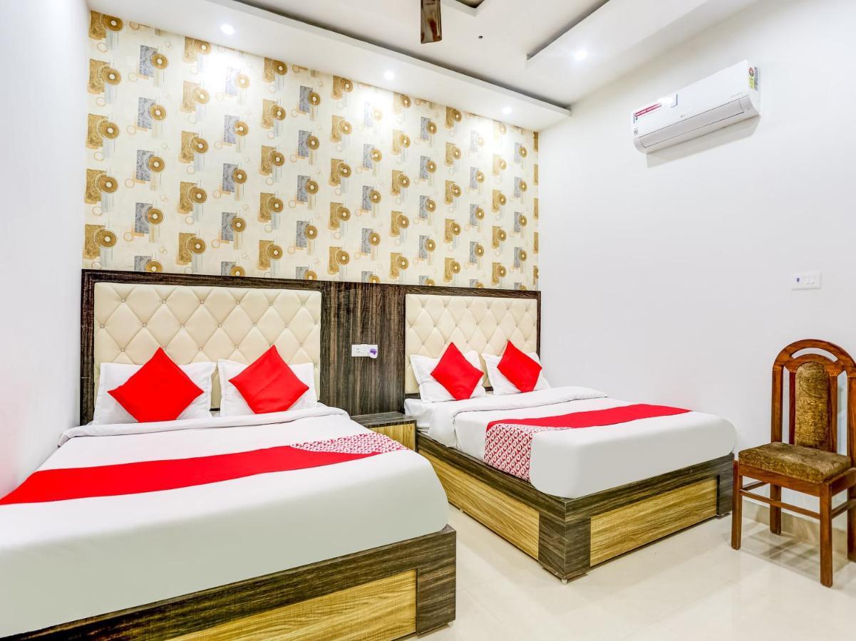 Oyo 75850 Vishwanath Guest House Benares Buitenkant foto