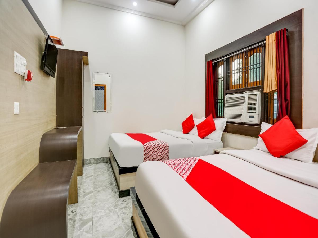 Oyo 75850 Vishwanath Guest House Benares Buitenkant foto